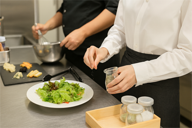 飲食店厨房イメージ