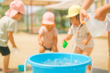 保育園水遊び