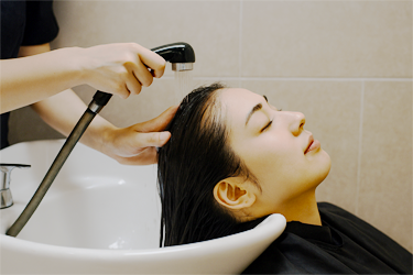 美容室シャワー風景