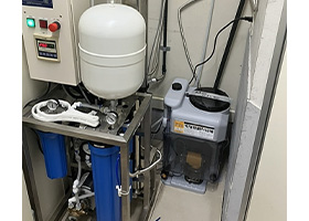 コンビニエンスストアに設置されている逆浸透膜浄水器