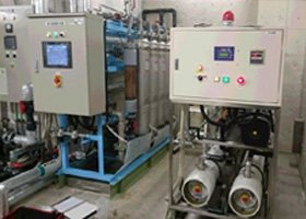 工場に設置されている逆浸透膜浄水器