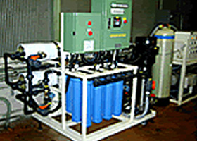 プラスチック素材工場に設置されている逆浸透膜浄水器