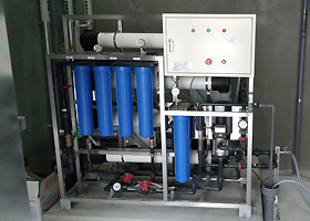 小学校に設置されている逆浸透膜浄水器