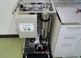 工場に設置されている逆浸透膜浄水器