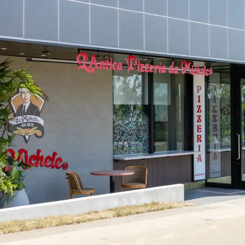 アンティーカ・ピッツェリア・ダ・ミケーレ様の外観