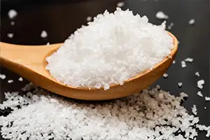 スプーンに乗っている還元力のある塩