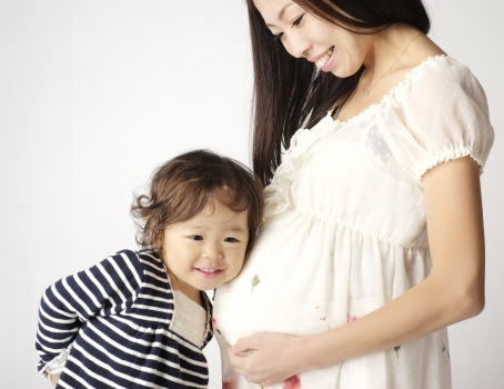 妊娠している女性